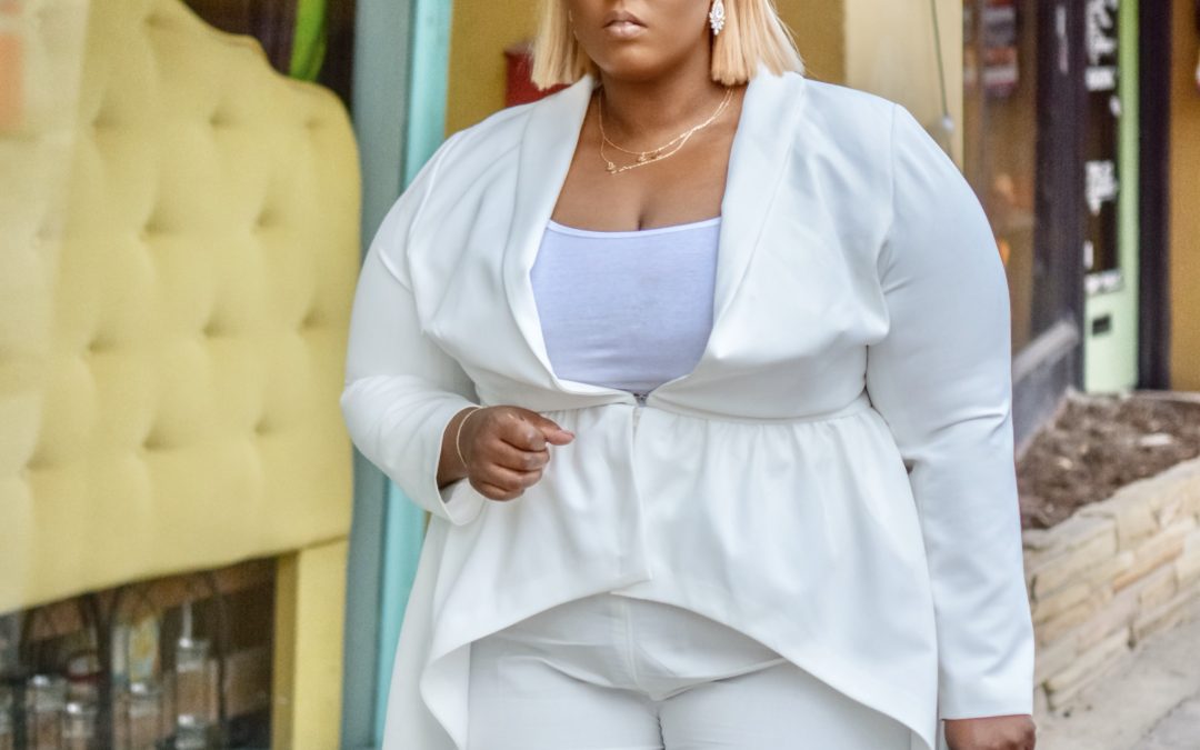 Friday Fashions: All white, shorts and thighs